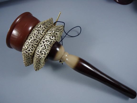 逸鳳印金　茶に白ボカシ